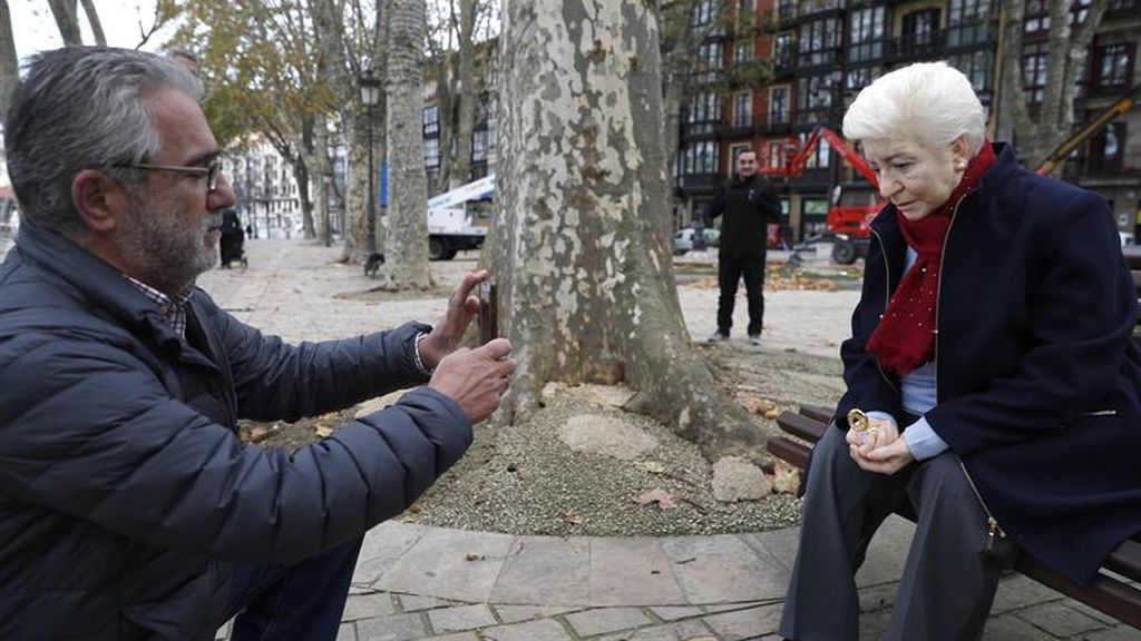La soledad de los mayores de 65 años hecha escultura en Bilbao