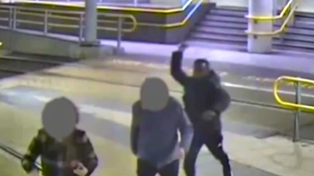 El terrorista de Manchester así apuñaló a tres personas con un cuchillo de 30 centímetros en nombre de Alá