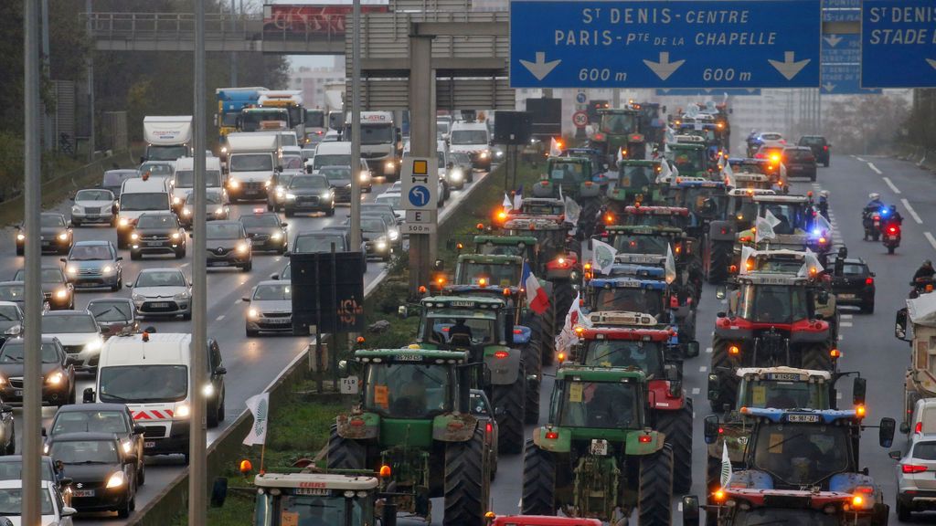 Una gran tractorada colapsa los principeles accesos a París