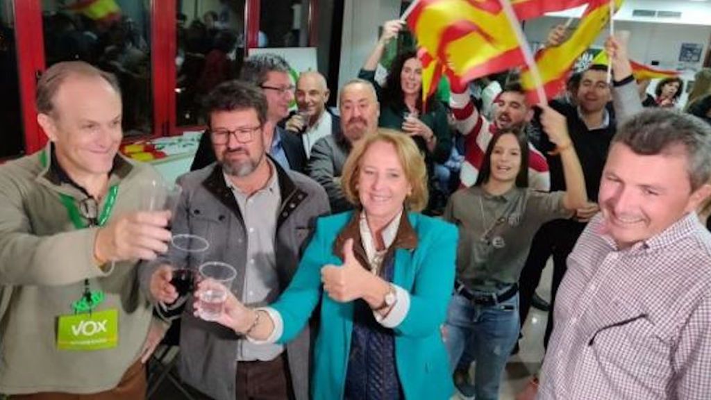Dimite la Ejecutiva de Vox en Murcia por “agotamiento” Dimite la Ejecutiva de Vox en Murcia por “agotamiento”