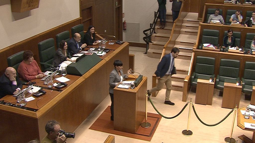 PNV y EH Bildu sacan adelante su propuesta sobre le derecho a decidir en el Parlamento vasco PNV y EH Bildu sacan adelante su propuesta sobre le derecho a decidir en el Parlamento vasco