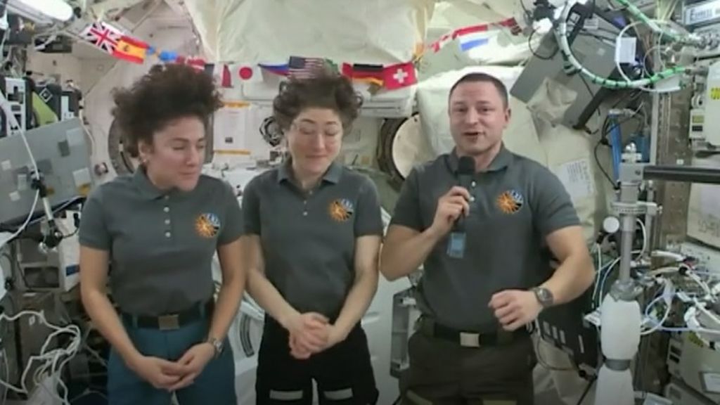 Los astronautas estadounidense de la Estación Espacial Internacional cenarán pavo envasado por Acción de Gracias