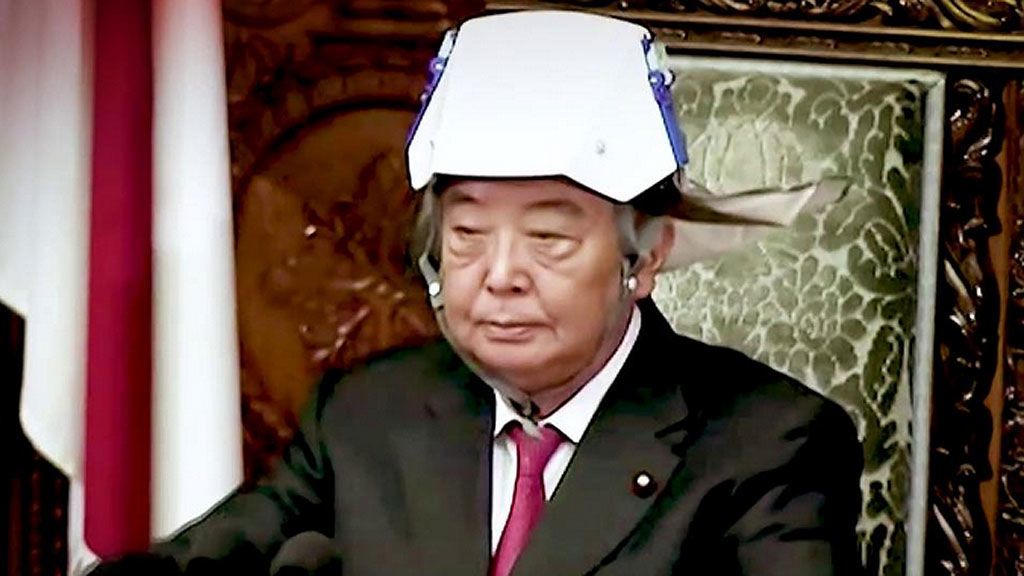 Los diputados japoneses estrenan el gorro antisísmico en la Cámara Baja