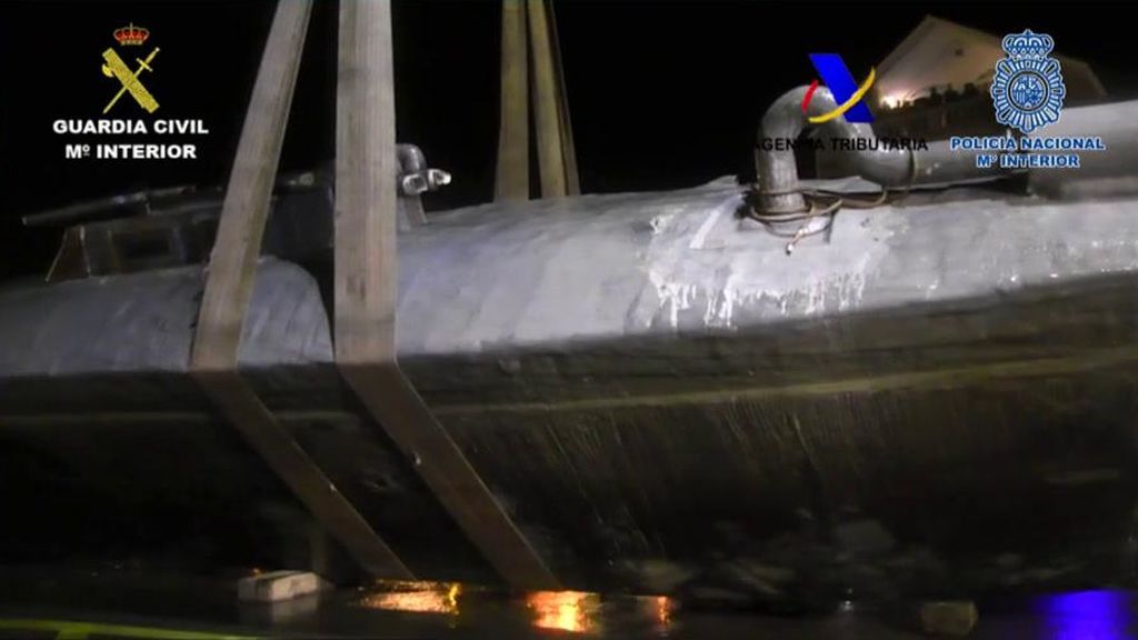 Las imágenes del narcosubmarino interceptado en la costa de Pontevedra