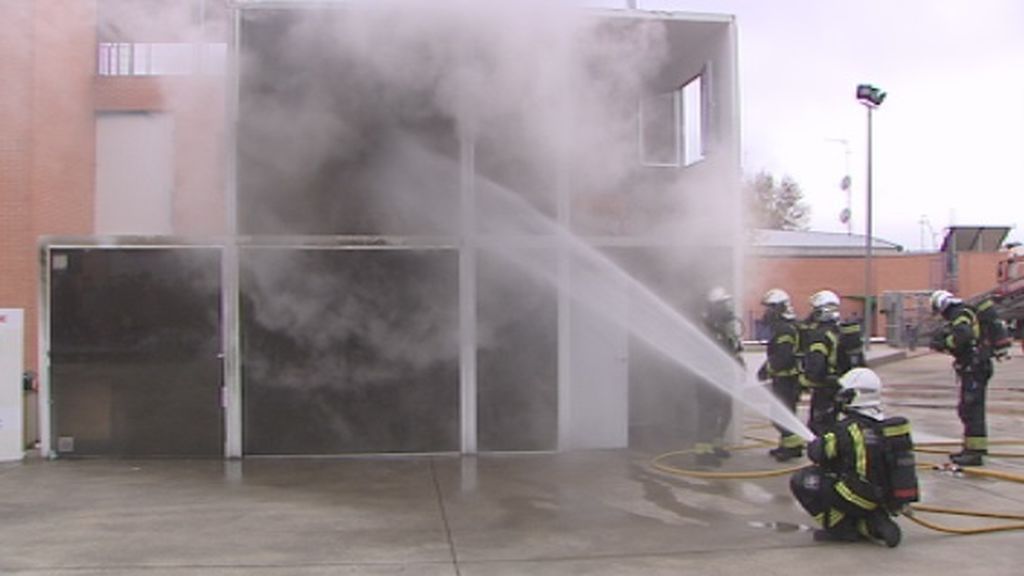 Los bomberos de Fuenlabrada nos enseñan cómo actuar en caso de incendio en casa