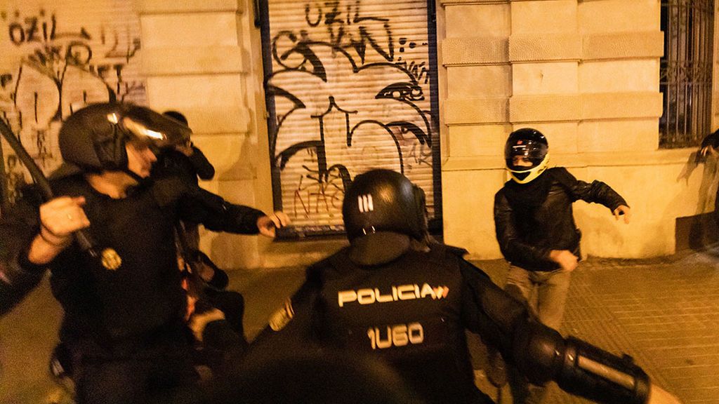La policía compra 15.384 porras extensibles La policía compra 15.384 porras extensibles