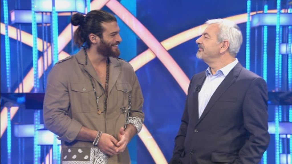 Can Yaman visita `Volverte a ver´ para conocer a una de sus fans