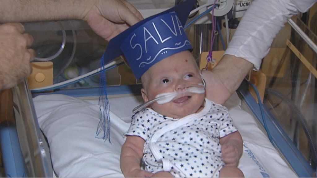 Salvador, el bebé prematuro que se gradúa en valentía