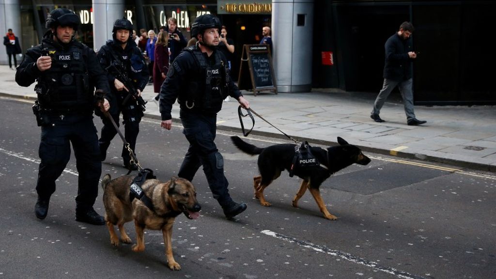 El gesto heroico de la ciudadanía evita una tragedia mayor en el Puente de Londres El gesto heroico de la ciudadanía evita una tragedia mayor en el Puente de Londres