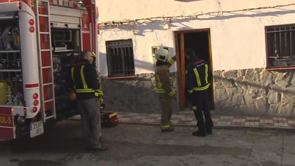 Tres personas de una misma familia mueren al incendiarse su casa en Dehesas Viejas (Granada)