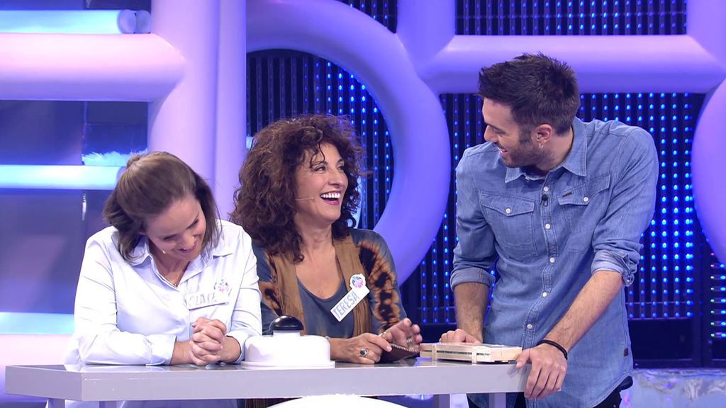 Las vecinas juegan por whatssap al concurso del año