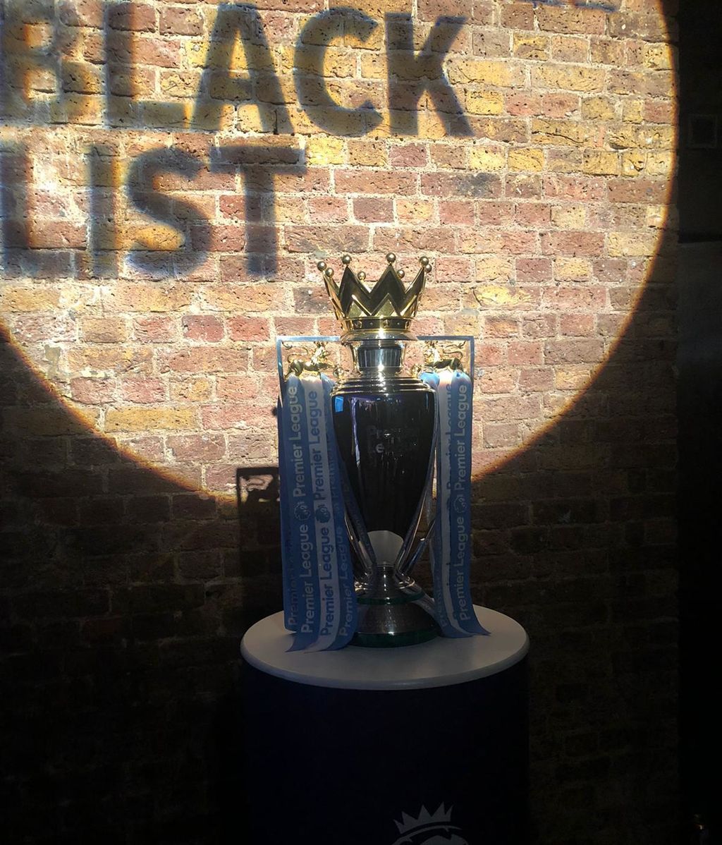 El trofeo de la Premier League preside el acto de los FBL