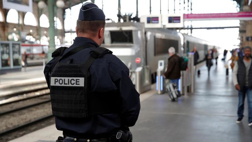 Desalojan la estación parisina de Gare du Nord este viernes tras encontrar un paquete sospechoso Desalojan la estación parisina de Gare du Nord este viernes tras encontrar un paquete sospechoso