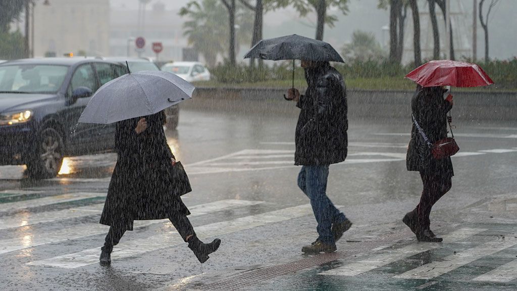 Veinte provincias en alerta este lunes por lluvia, nieve y oleaje Veinte provincias en alerta este lunes por lluvia, nieve y oleaje