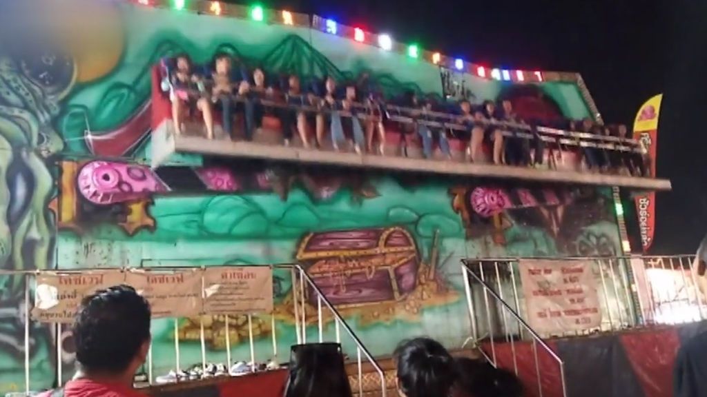 La diversión acaba en accidente en una atracción de feria en Tailandia