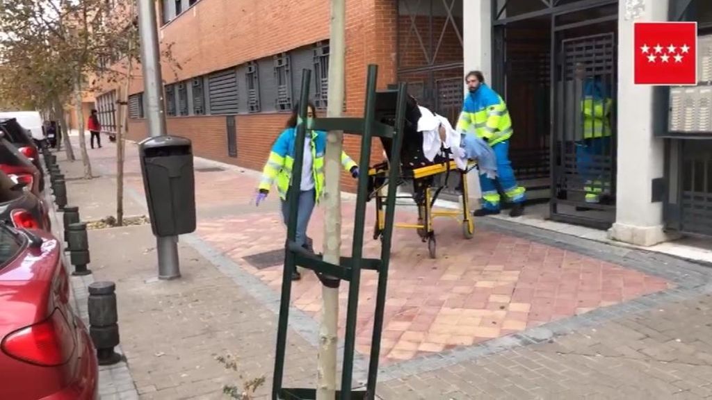 Llama a Emergencias tras recibir seis puñaladas de su pareja en Vallecas