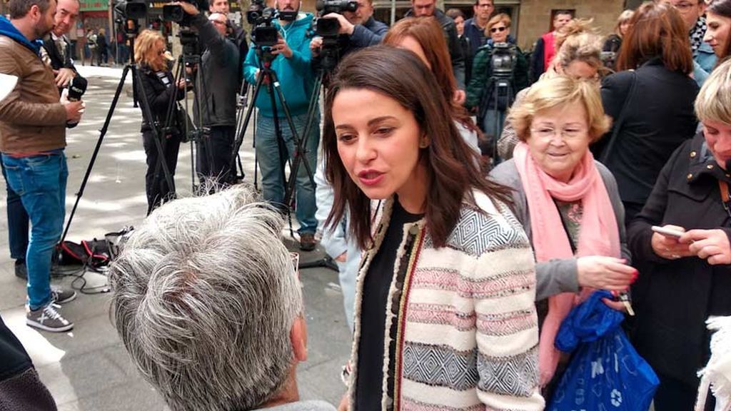 Sánchez dispuesto a reunirse con Arrimadas pero no con Casado Sánchez dispuesto a reunirse con Arrimadas pero no con Casado