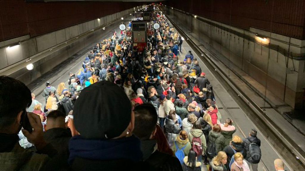 Los usuarios del transporte público de Madrid se recalientan en la semana del clima Los usuarios del transporte público de Madrid se recalientan en la semana del clima