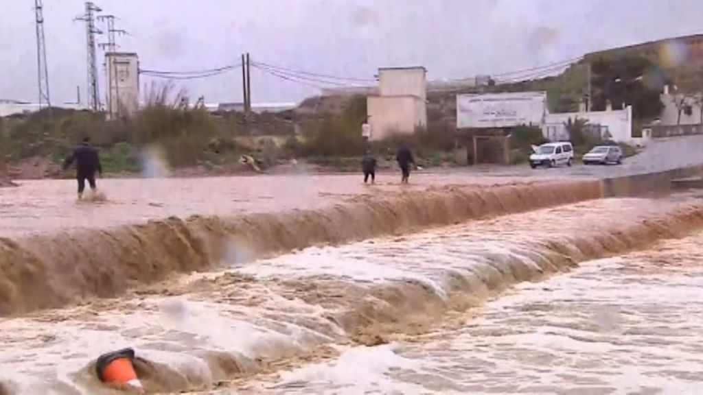 El temporal se ceba con Almería con fortísimas lluvias y vientos superiores a los 80 kilómetros por hora