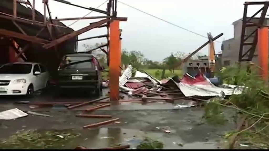 El tifón Kammuri provoca importantes destrozos a su paso por Filipinas
