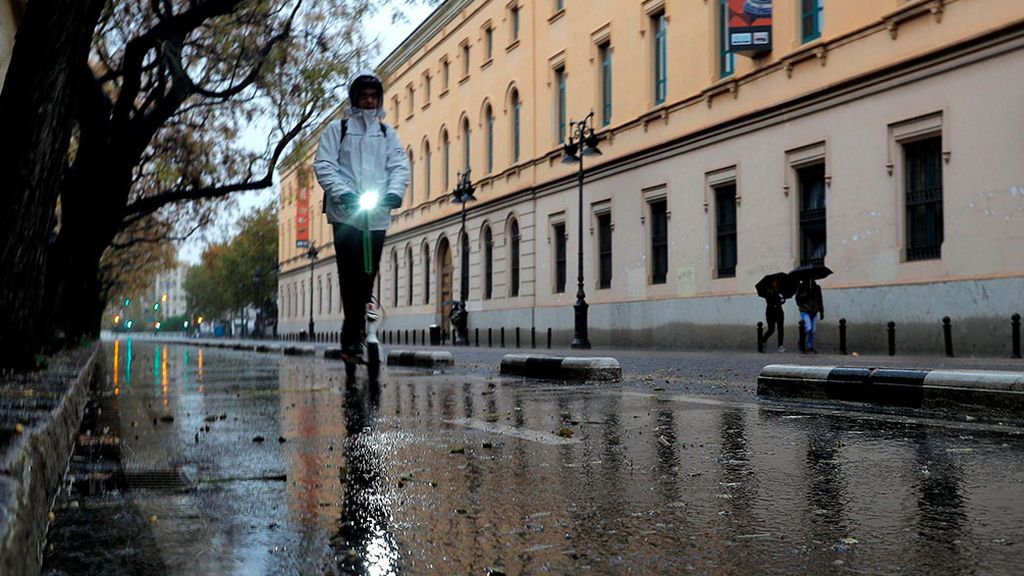 La DGT avisa a los conductores de patinetes que tienen que llevar prendas reflectantes por la noche La DGT avisa a los conductores de patinetes que tienen que llevar prendas reflectantes por la noche