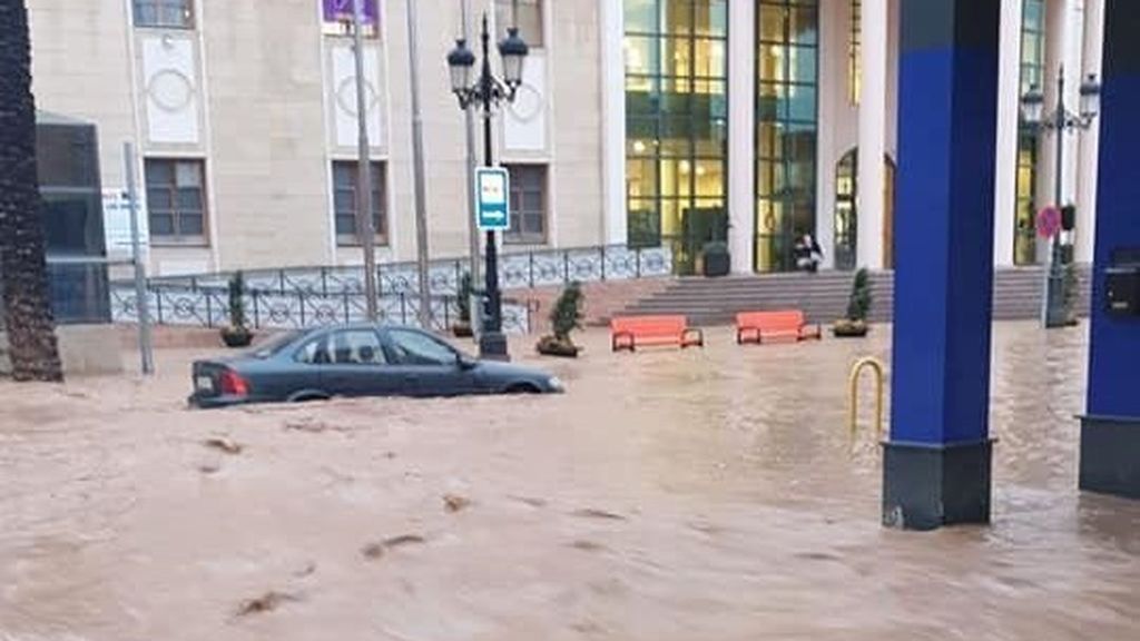 Inundaciones, destrozos y barcos encallados: la Dana se ceba con Murcia y Almería