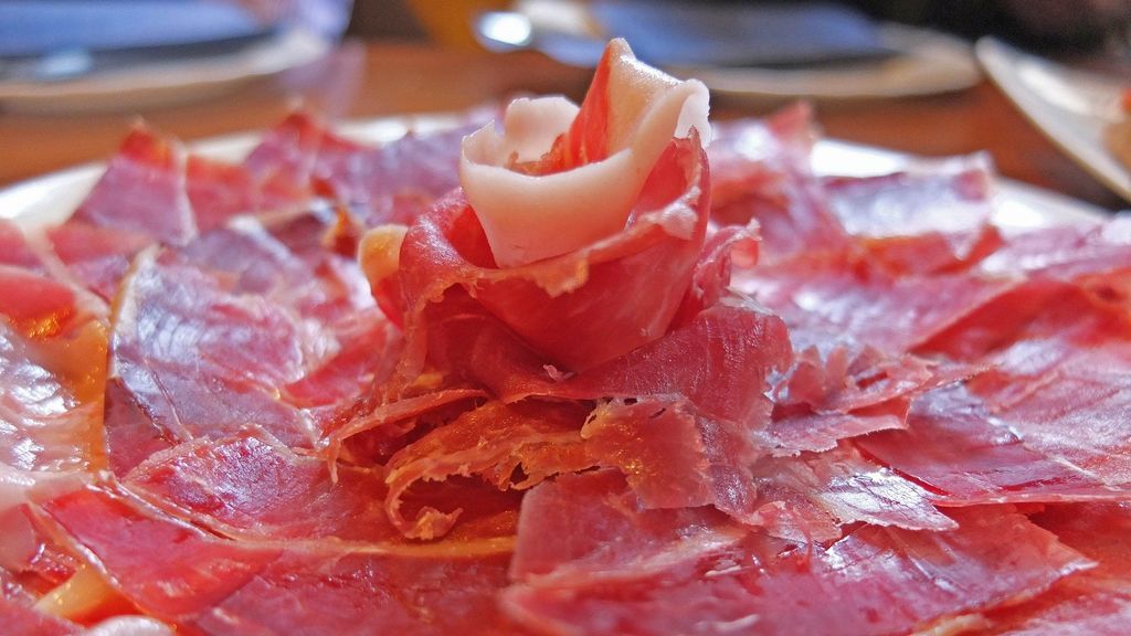 La OCU compara y encuentra el mejor jamón loncheado del mercado: menos de 16 euros el paquete