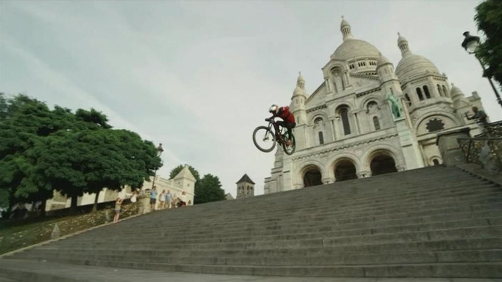 Acrobacias en bici por París