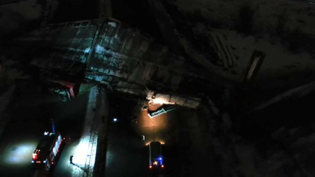 Tremendo susto el que sufrieron el conductor de un vehículo en Rusia y su acompañante