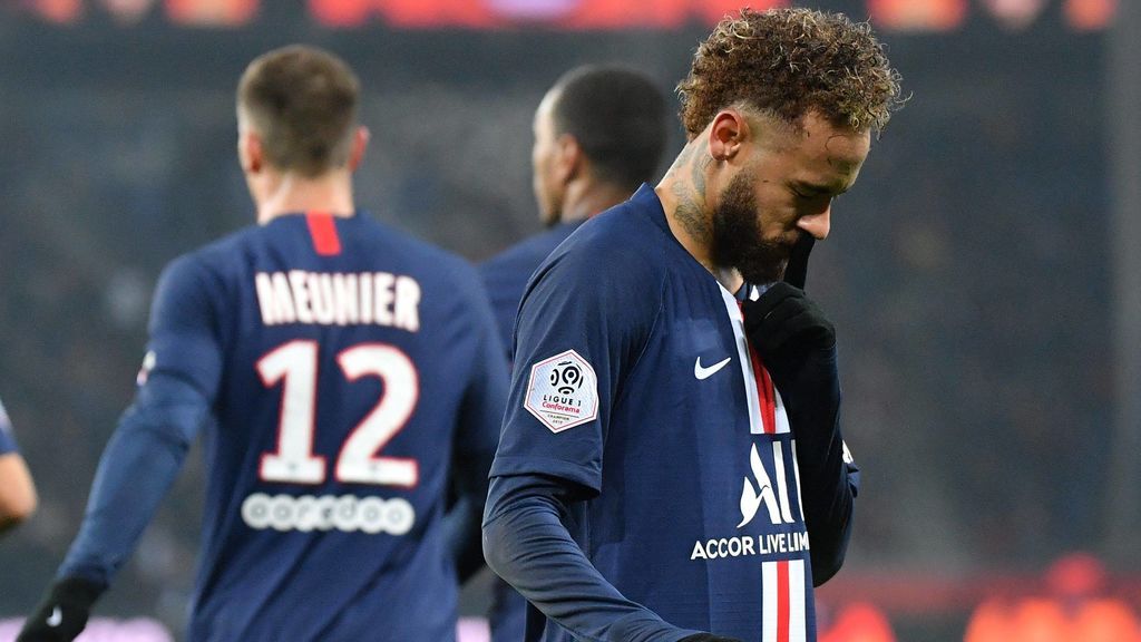 Neymar manda callar a la afición del PSG y explotan contra él: "Fuera de París" Neymar manda callar a la afición del PSG y explotan contra él: "Fuera de París"