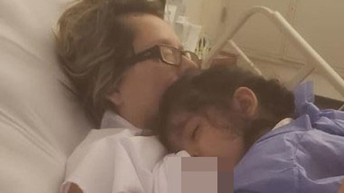 Una niña de 2 años hace que su madre despierte del coma tras pedirle con un sonido que la amamante