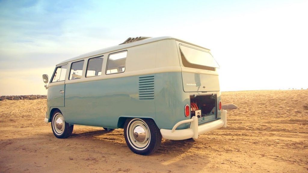 Coches 'viejóvenes': cuánto cuesta convertir coches clásicos en eléctricos