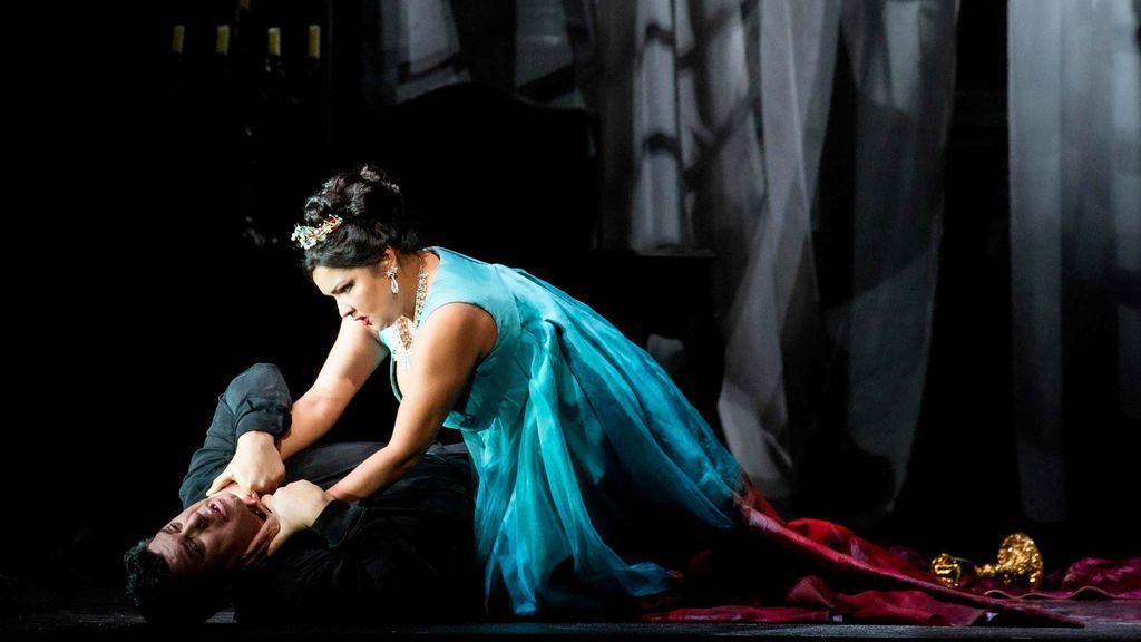 La Scala se rinde ante la soprano Anna Netrebko en el estreno de 'Tosca' La Scala se rinde ante la soprano Anna Netrebko en el estreno de 'Tosca'