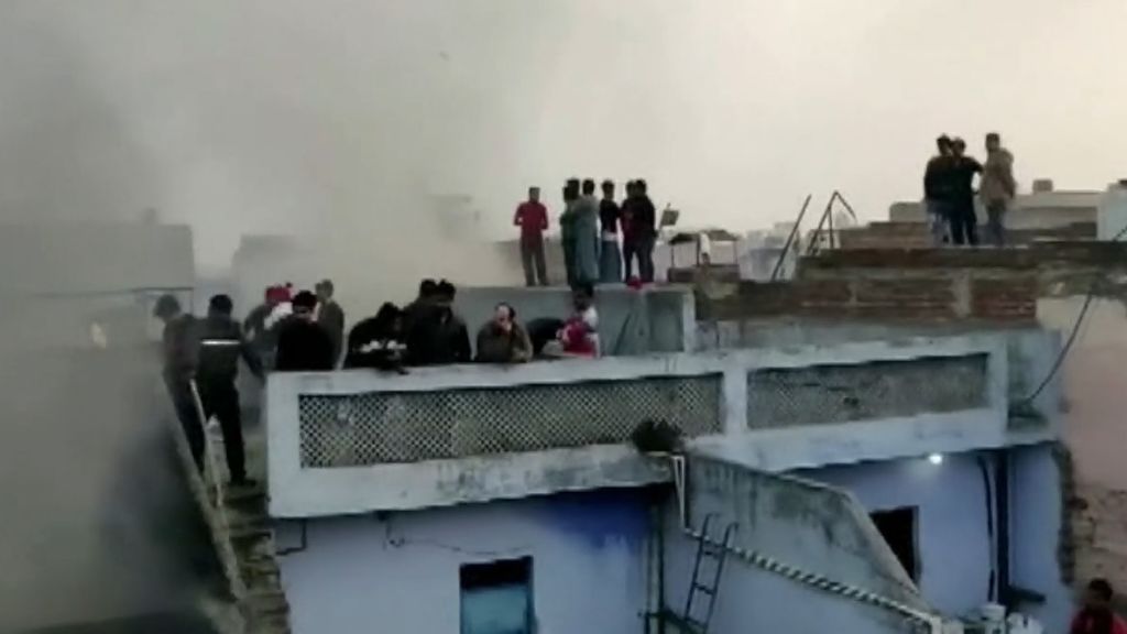 Un incendio en una fábrica de India deja al menos 43 muertos y más de 60 heridos