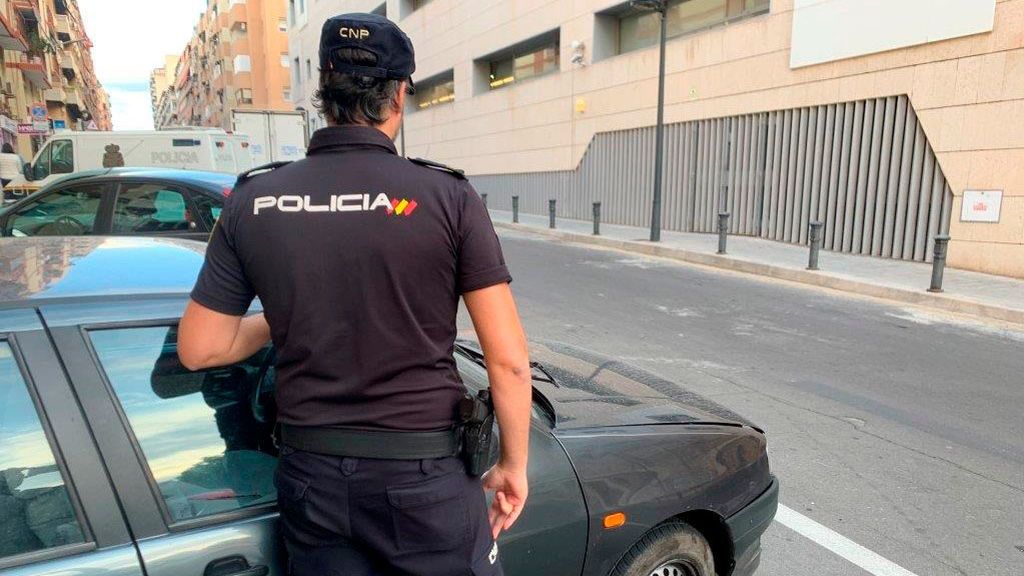 Detenido un hombre en Valencia por grabarse con una mujer manteniendo relaciones sexuales y enseñarlo a sus amigos Detenido un hombre en Valencia por grabarse con una mujer manteniendo relaciones sexuales y enseñarlo a sus amigos