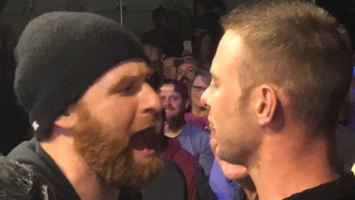 Un luchador exige que le quiten de en medio a un espectador que le gritó un insulto homófobo Un luchador exige que le quiten de en medio a un espectador que le gritó un insulto homófobo