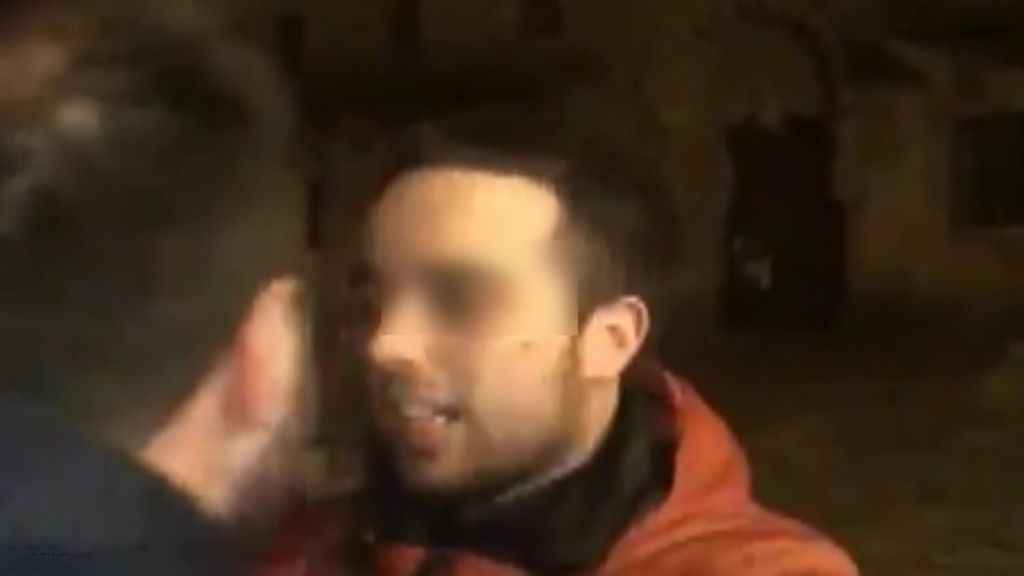 Nuevas Generaciones aparta a un joven que reventó una acción feminista al grito de "¡a casa, que hay que hacer la cena!"