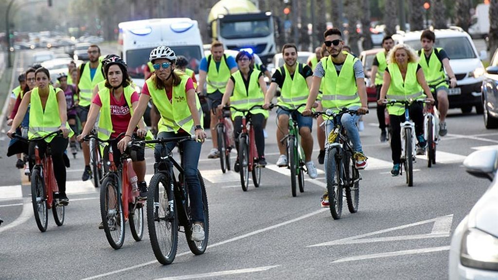 Casi un millón y medio de españoles usa la bici a diario Casi un millón y medio de españoles usa la bici a diario