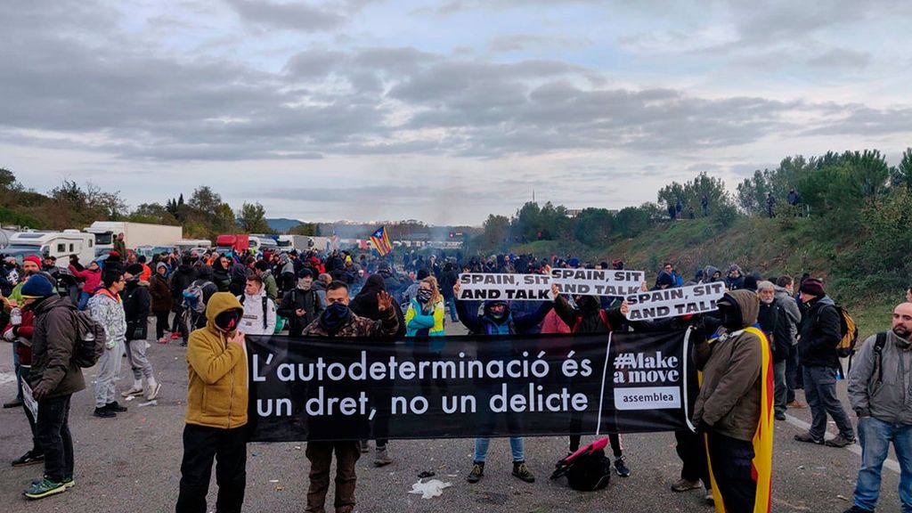 Tsunami Democràtic convoca una "concentración masiva" previa al Barça-Madrid del 18-D Tsunami Democràtic convoca una "concentración masiva" previa al Barça-Madrid del 18-D
