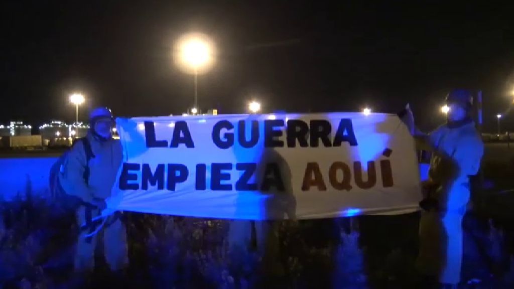 Protesta en el puerto de Sagunto por la presencia de un buque saudí cargado de armas