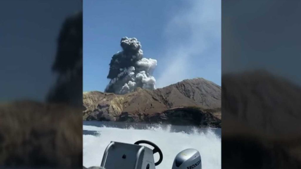 Ocho desaparecidos tras la erupción del volcán en Nueva Zelanda