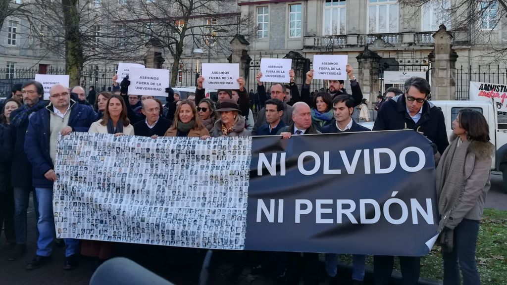 Las protestas no impiden la charla de un etarra en el campus de Vitoria Las protestas no impiden la charla de un etarra en el campus de Vitoria