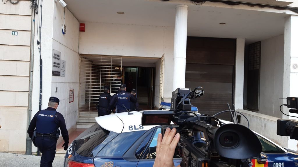 Gritan "¡asesino!" al acusado del crimen de Marta Calvo a su llegada a los juzgados