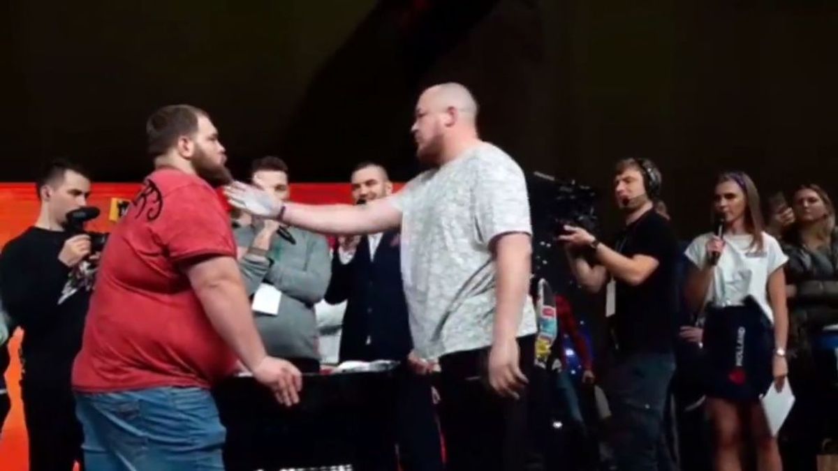 Vasily Kamotsky, campeón del mundo de bofetadas, pierde su primer combate Vasily Kamotsky, campeón del mundo de bofetadas, pierde su primer combate