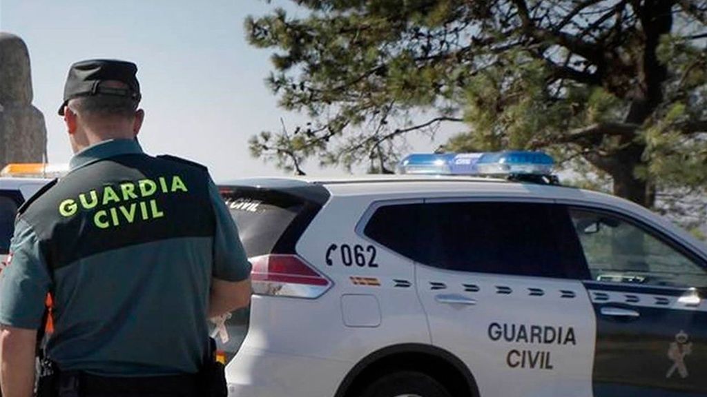 La Guardia Civil retira la sanción a un cabo que fichó desde casa porque vivía a 50 kilómetros La Guardia Civil retira la sanción a un cabo que fichó desde casa porque vivía a 50 kilómetros