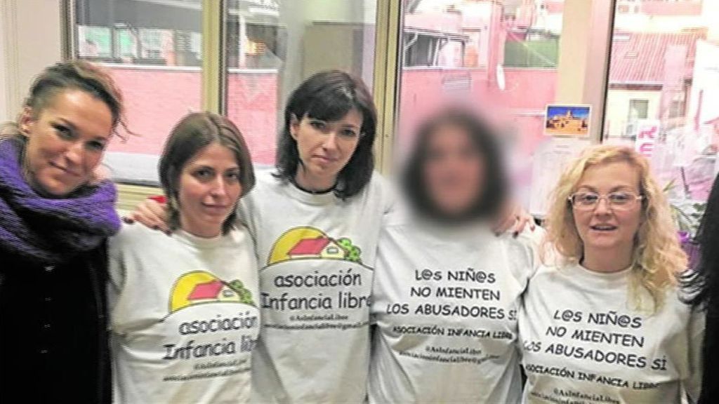 La Audiencia de Granada devuelve la custodia de su hija a la vicepresidenta de Infancia Libre