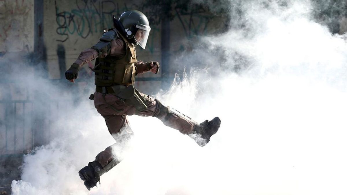 Una menor en "riesgo vital" en Chile por gases lacrimógenos