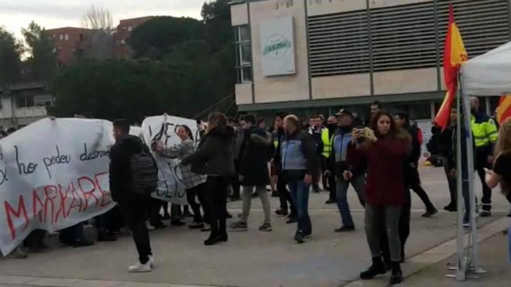 Agresión a unos universitarios constitucionalistas Agresión a unos universitarios constitucionalistas