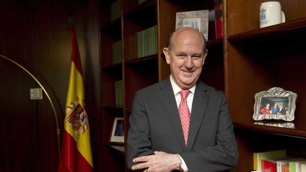Los jueces del Constitucional apartan temporalmente a su compañero Andrés Ollero de las deliberaciones sobre Cataluña Los jueces del Constitucional apartan temporalmente a su compañero Andrés Ollero de las deliberaciones sobre Cataluña