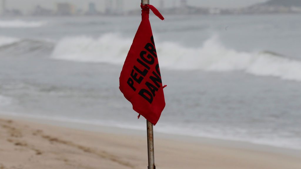 Se avecina un viernes complicado: aviso rojo en el Cantábrico por olas de 9 metros